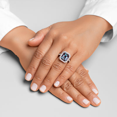 Alexandrite and Diamond Ring 14K Gold 7 Carats Emerald Cut