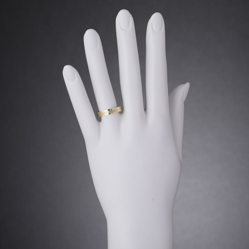 Womens 14K Yellow Gold Classic Fit 4Mm Wedding Anniversary Ring Band Sizes 4 To 9 R63082 on a model