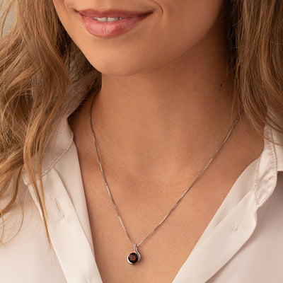 Garnet Pendant Necklace Sterling Silver Round Shape 2.5 Carats