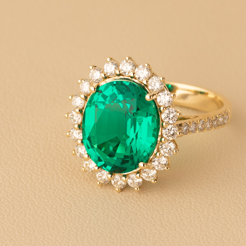 Colombian Emerald and Diamond Ring 14K Gold 4.50 Carats Oval Shape