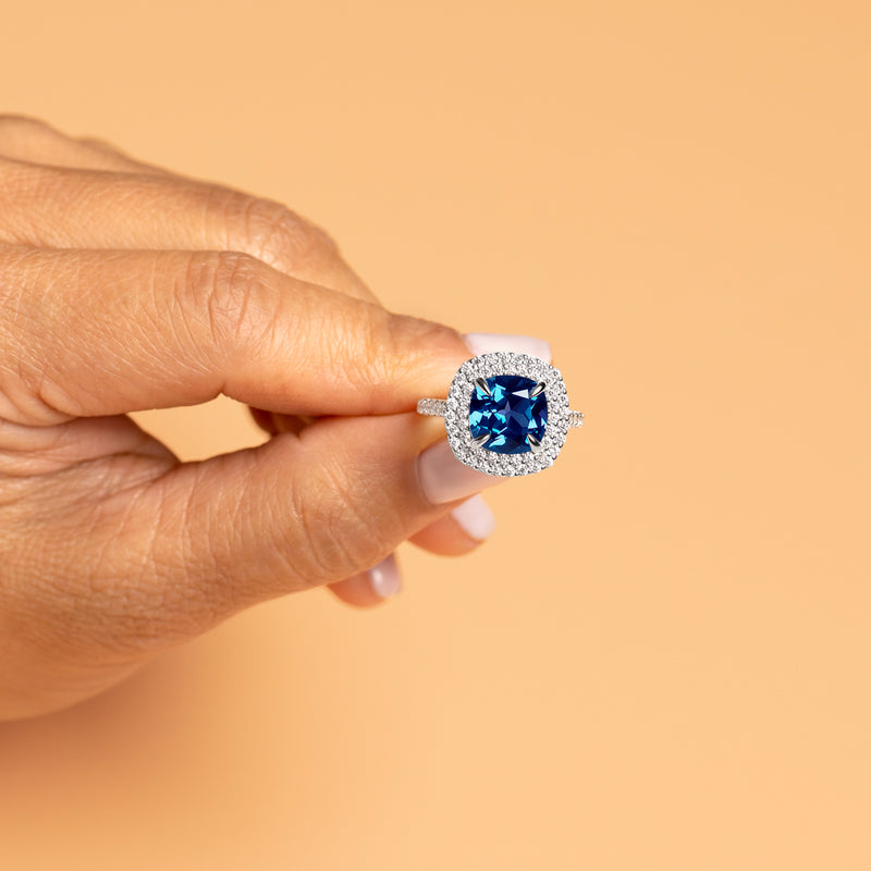 Natural Blue Diamond Guide: From Science to Jewelry Settings